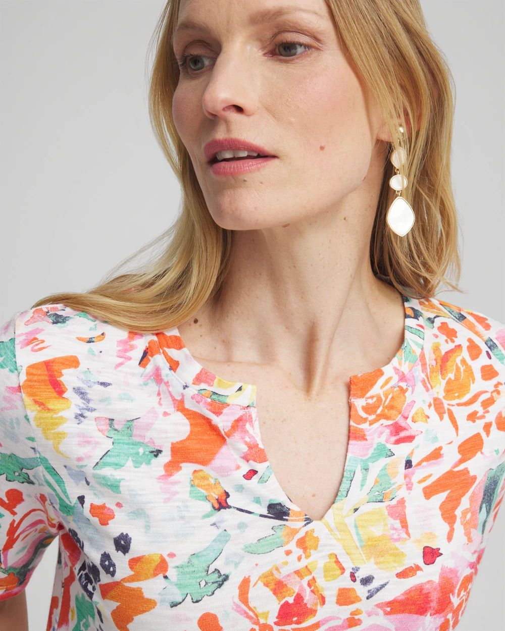 【NICK&NICOLE】 HALF NECK SLIM TOP /追跡付 Abstract Notch Neck Tee | Chico's